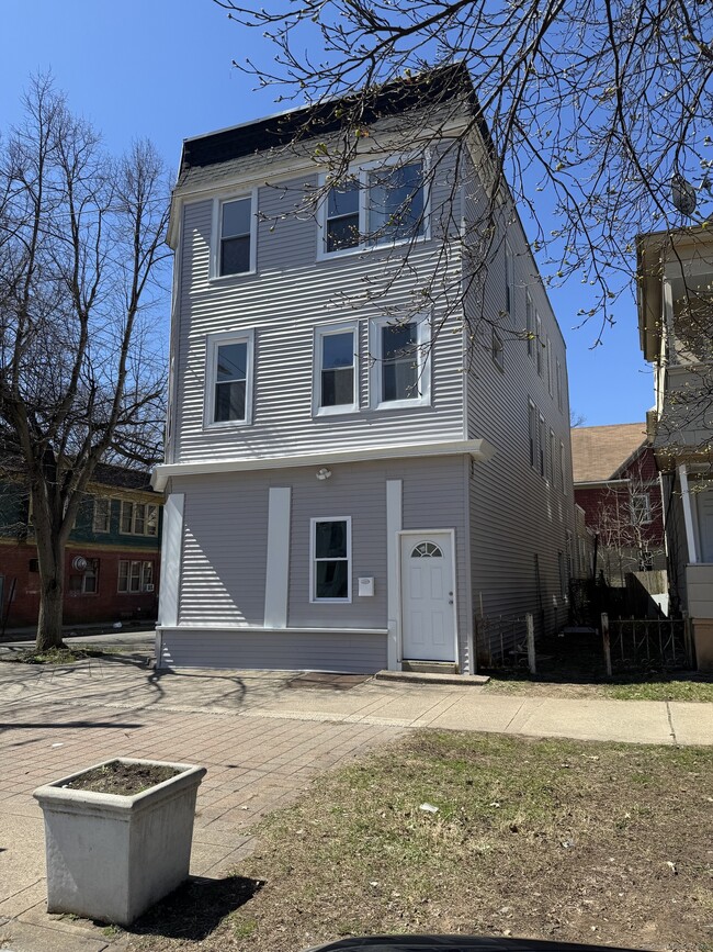 Primary Photo - 740 Dixwell Ave
