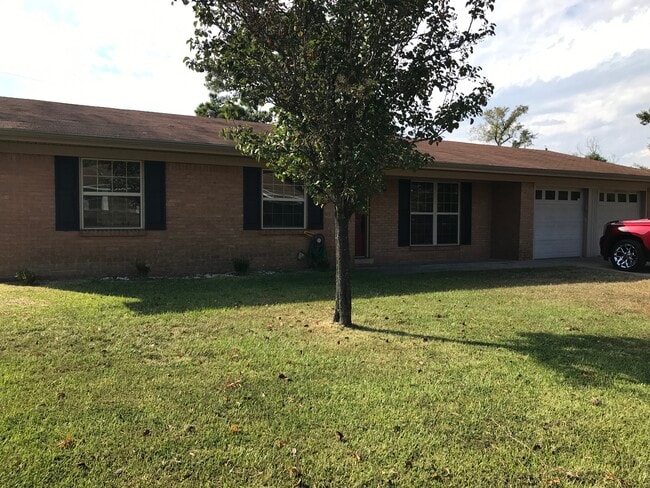 Primary Photo - 10 Highland Hills Ln