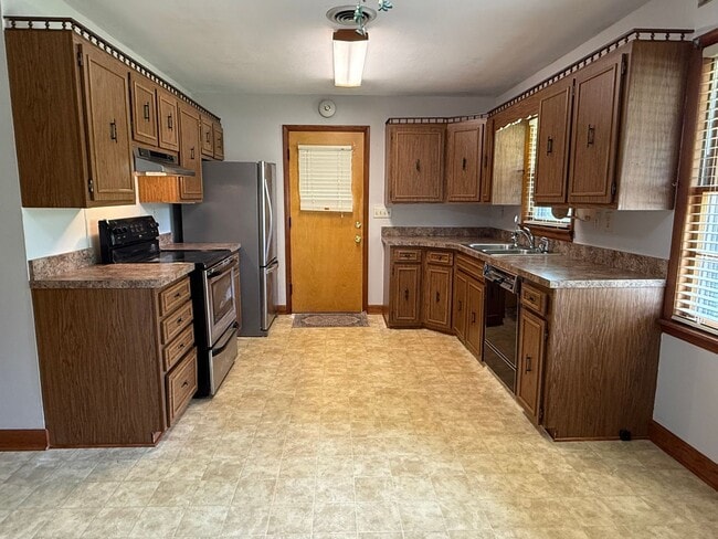 Building Photo - Beautiful 3 bedroom- North Johnson City & Town Acres school district!