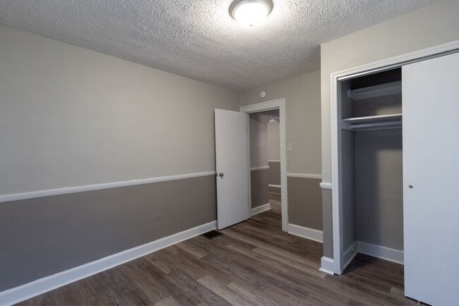 Building Photo - 1419 W 22nd St