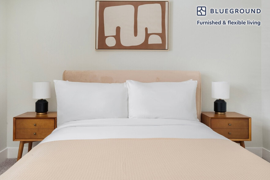 Building Photo - 3889 Artist Walk Common