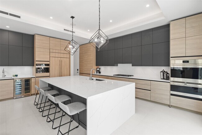 Building Photo - 221 Shore Ct