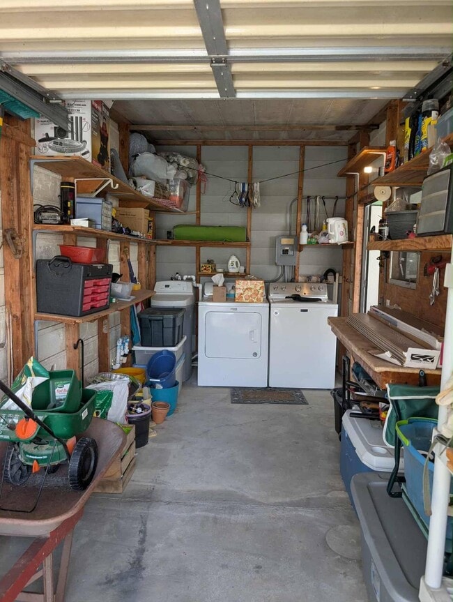 Building Photo - 280 Country Club Dr