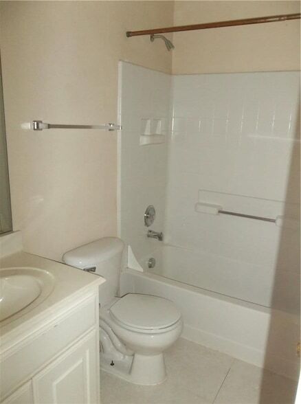 Building Photo - 2820 Deer Ridge Dr