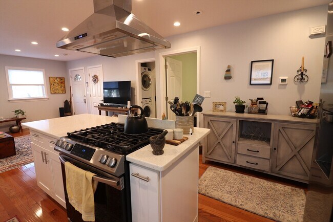 Building Photo - 1495 Hyde Park Ave