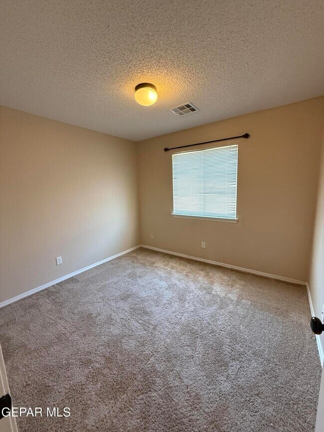 Building Photo - 732 Desert Sage Dr
