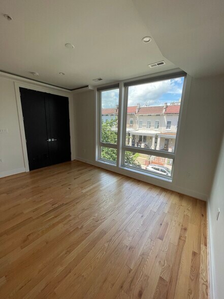 Building Photo - 1404 Meridian Pl NW
