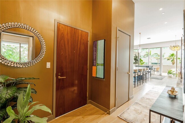 Building Photo - 2678 Tigertail Ave