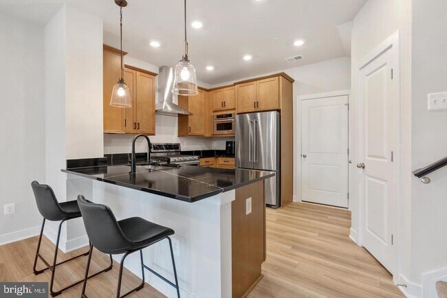 Building Photo - 45176 Drowes Ter