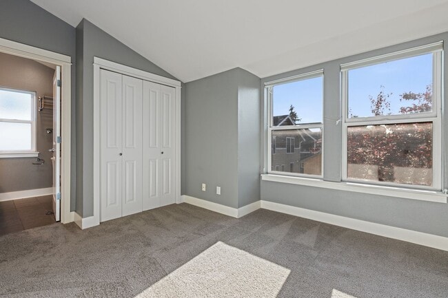 Building Photo - 3Bd/2.5Ba Seattle Townhouse