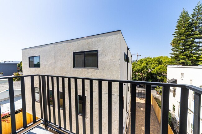 Building Photo - 5506 Barton Ave