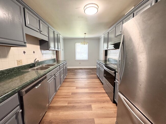Building Photo - 102 Hunters Trail W