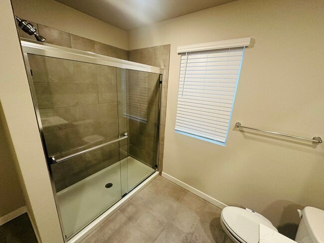 Building Photo - Newer 3-Story 3 Bedroom DR Horton Home in Lake Stickney/Everett - SHORT TERM LEASE OFFER