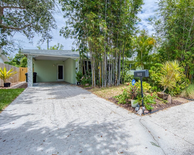 Primary Photo - 1612 N Ocean Breeze