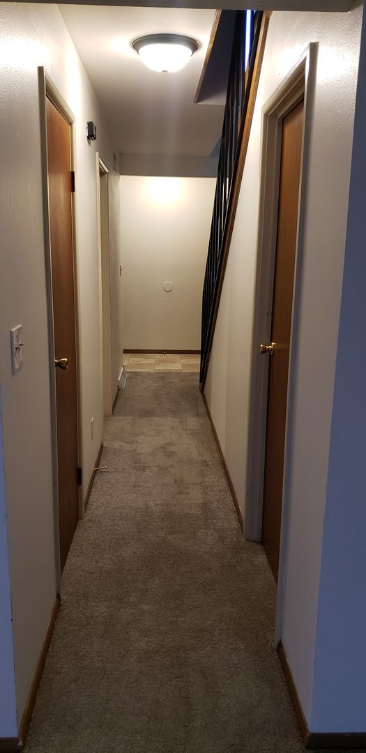 Building Photo - 3 BEDROOOM/1.5 BATH TOWNHOUSE