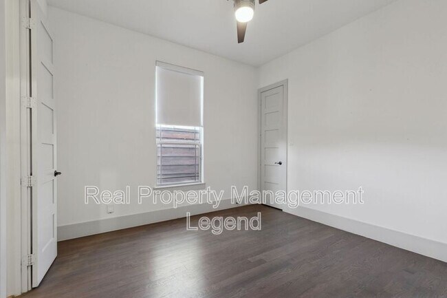 Building Photo - 1018 S Waverly Dr