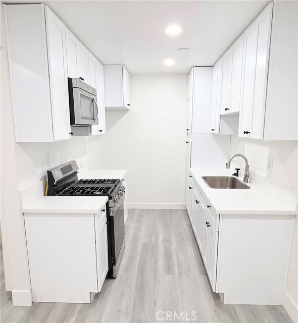 Building Photo - 10527 Western Ave