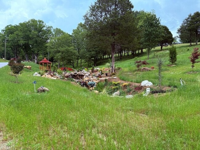 Building Photo - 124 Happy Family Rd