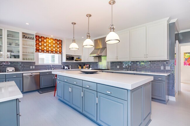 Building Photo - 59 First Neck Lane