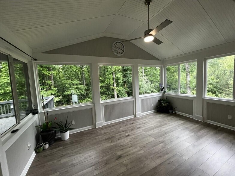 Building Photo - 2258 St Albans Pl