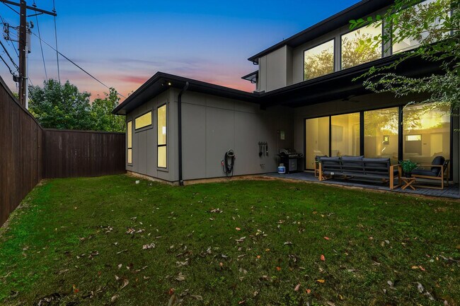 Building Photo - 3714 Highgrove Dr