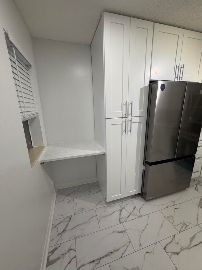 Building Photo - 13811 Oneida Dr