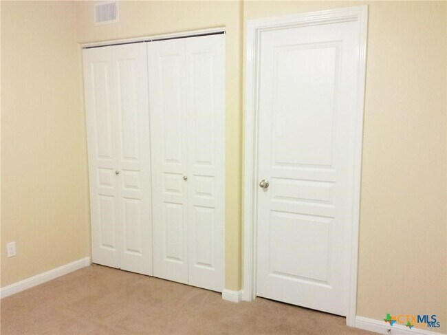 Building Photo - 112 Rush Haven