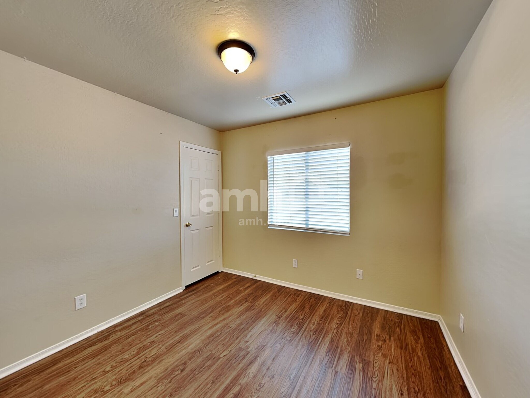 Building Photo - 22644 W Adams Dr