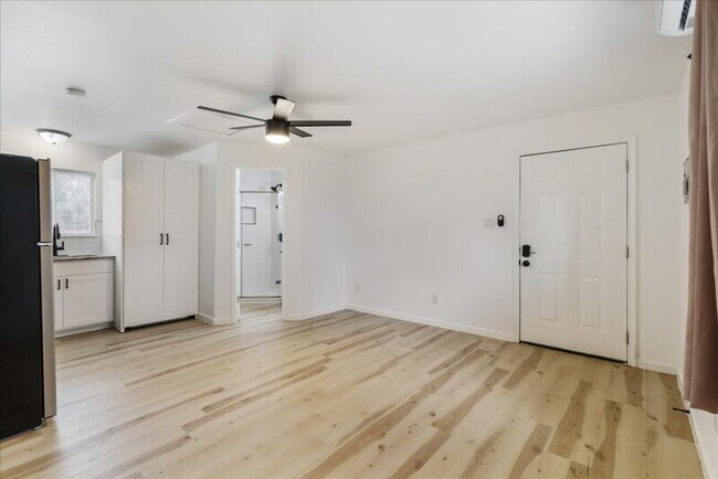 Building Photo - 1118 Ebert Ave