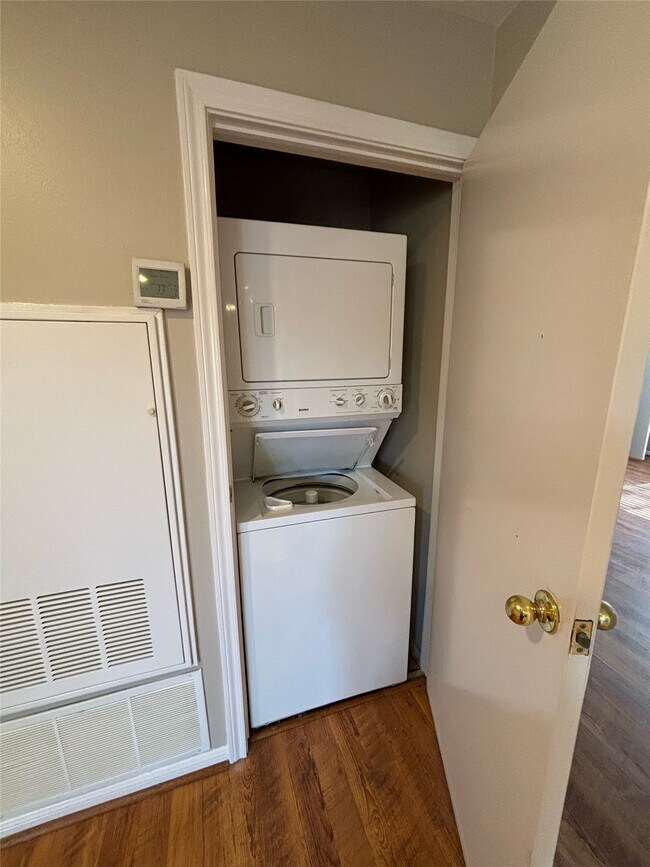 Building Photo - 12755 Mill Ridge Dr