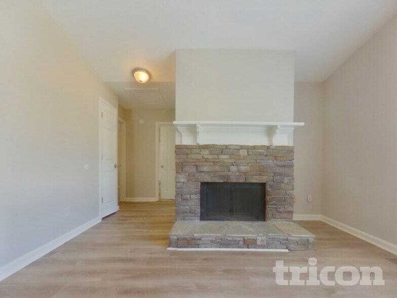 Building Photo - 115 Fairfax Dr