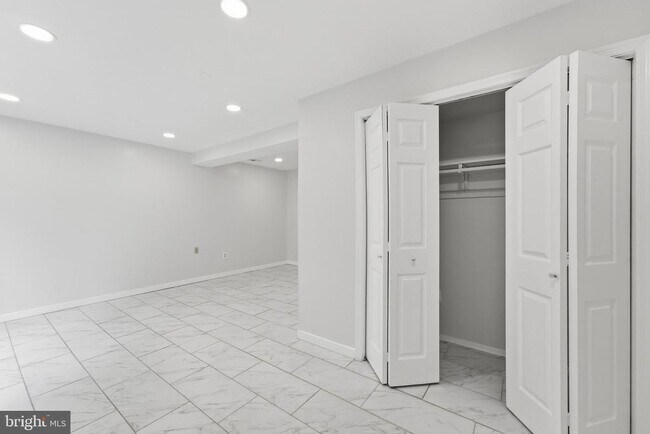 Building Photo - 4200 Gerry Ln