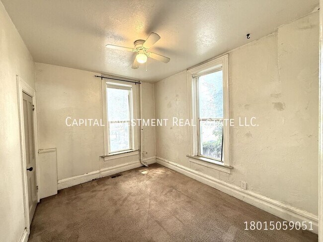 Building Photo - 804 Park St.