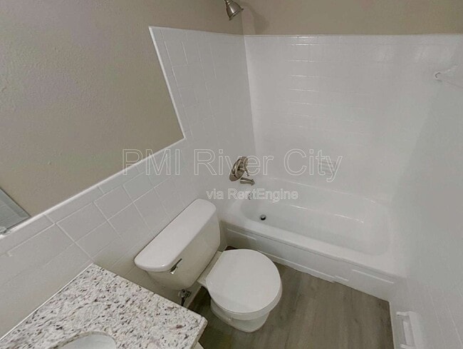 Building Photo - 1214 Santiago Dr