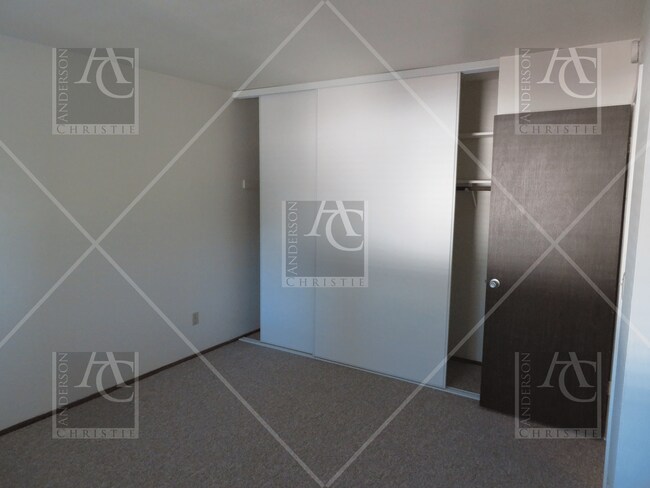 Building Photo - 204 Castillion Terrace