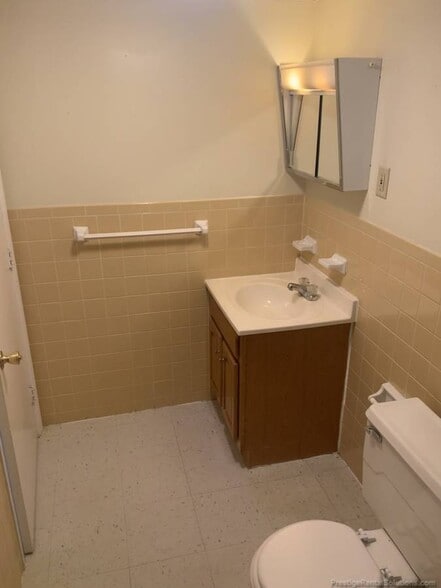 Building Photo - 39 Dinan Dr