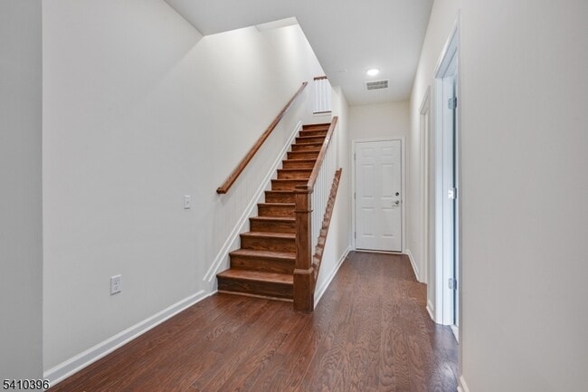 Building Photo - 28 Gala Ct