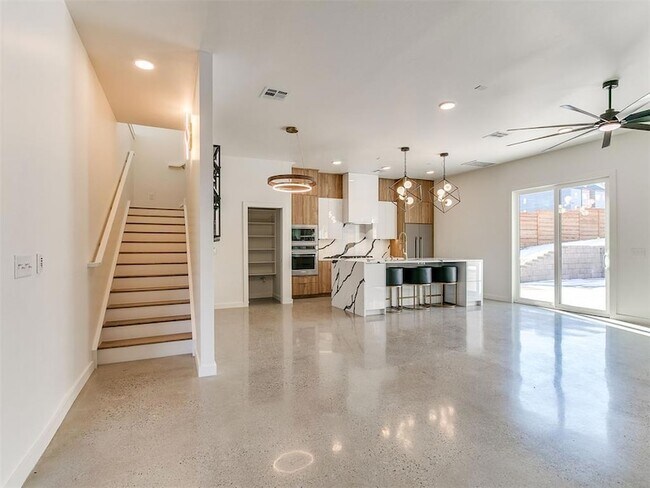 Building Photo - 605 N Idaho Ave