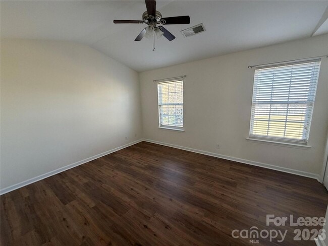 Building Photo - 7499 Bluff Point Ln