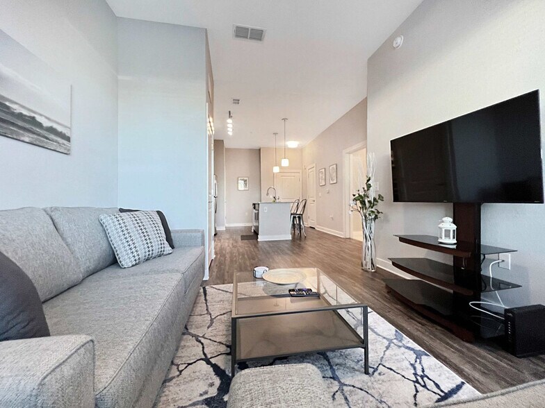 Building Photo - 2615 N Grady Ave