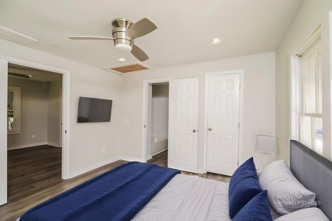 Building Photo - 1 bedroom / 1 bath ~ Just Renovated & Move...