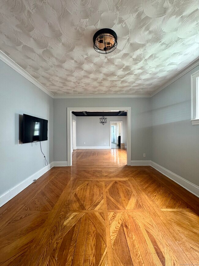 Building Photo - 46 Westbourne Pkwy