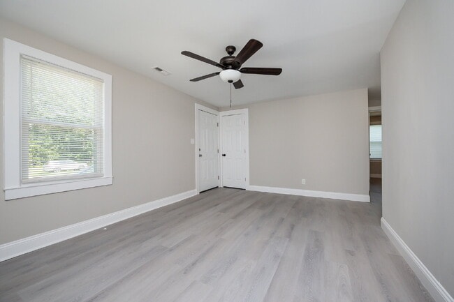 Building Photo - Renovated 2 BR, 1 BA quaint home in Spartanburg under $1200/mo rent