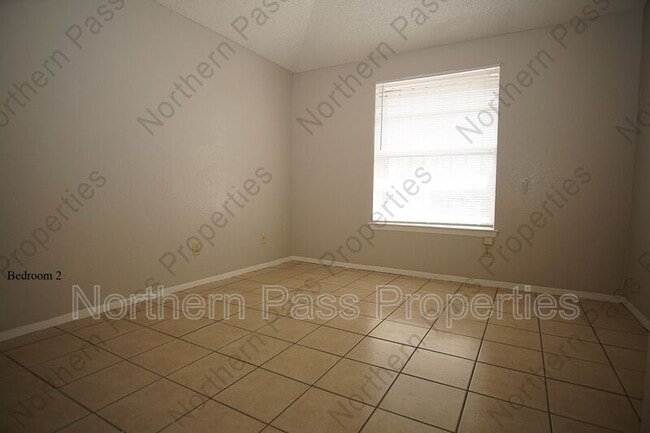 Building Photo - 2917 E Glen Dr
