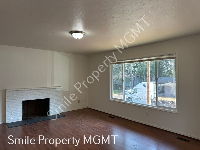 Building Photo - 1003 NE 175th Ave