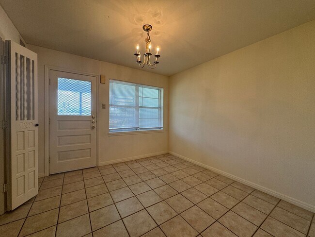 Building Photo - Apartment *Downstairs*