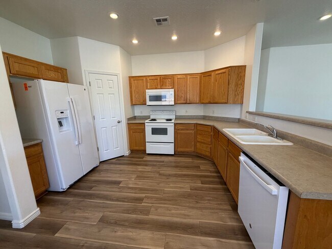 Building Photo - 519 Harvest Ln