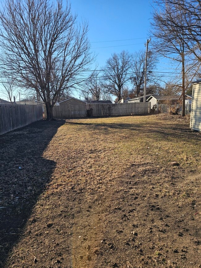 Building Photo - 2407 W 7th St