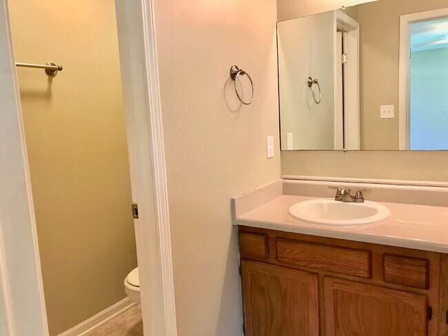 Building Photo - Charming 3 Bedroom, 2 Bathroom Home in Perry Township!