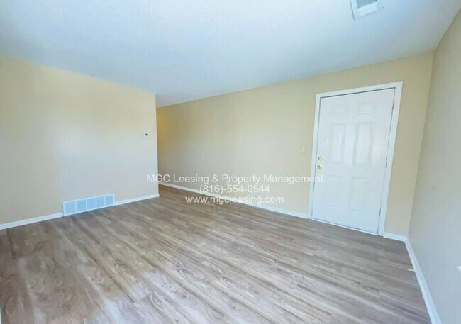 Building Photo - 1 Bedroom apartment in Olathe, KS